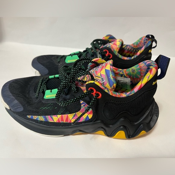 Nike Youth Black Giannis Immortality Basketball Shoes - Picture 6 of 8